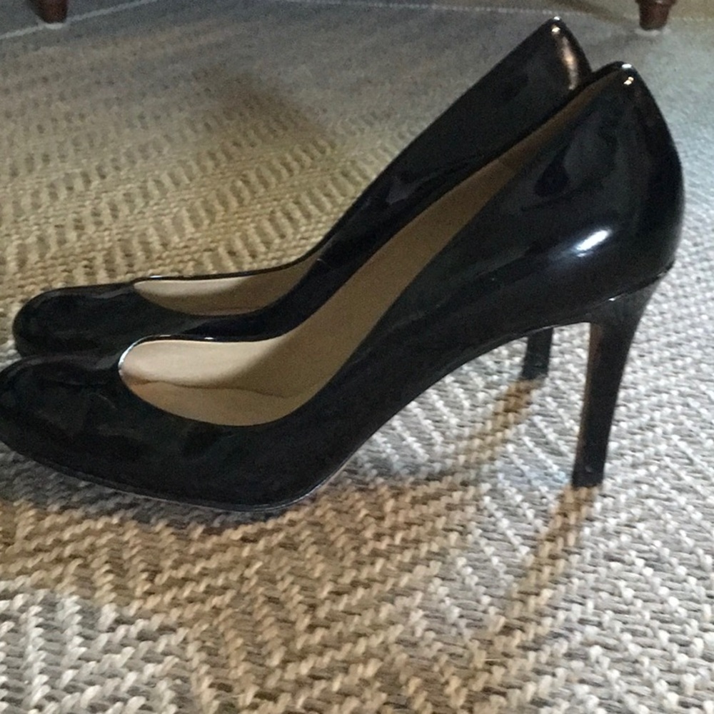 Ann Taylor Perfect Pump Leather Heels